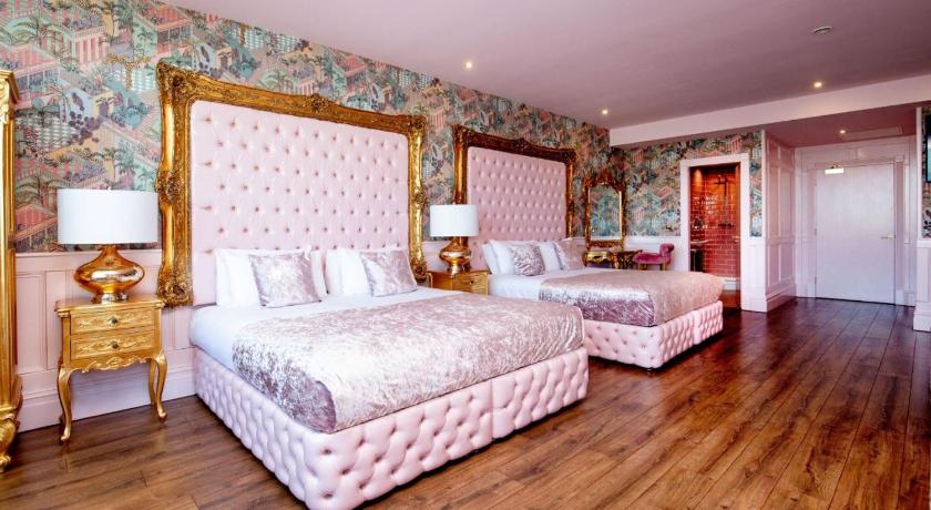 Image of Themed Room (Sleeping 8) 3