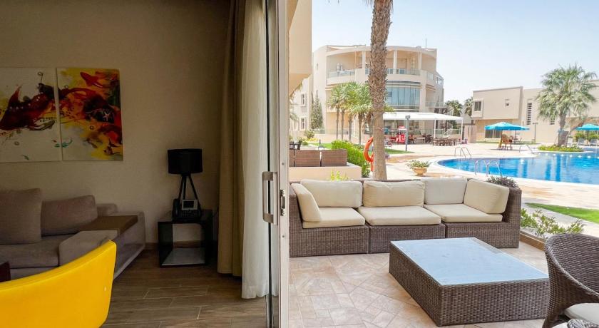 Imagen de Villa de 3 dormitorios con vistas a la piscina (Three-Bedroom Villa with Pool View) 1