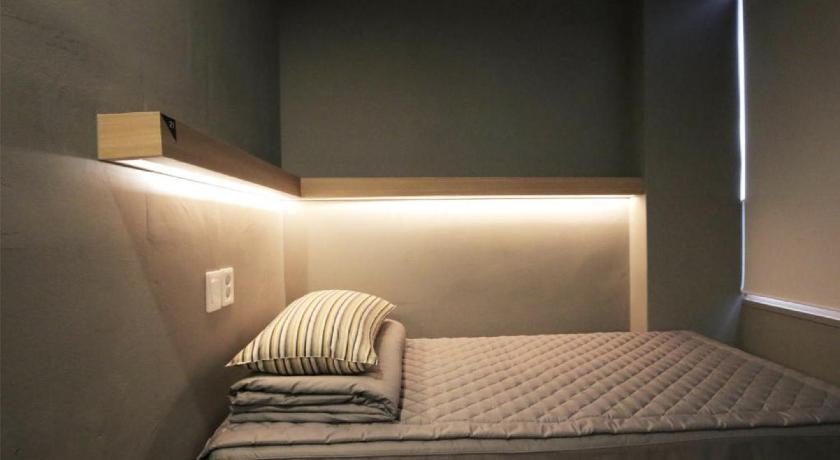 Image of Private Twin Room with Shared Bathroom 2