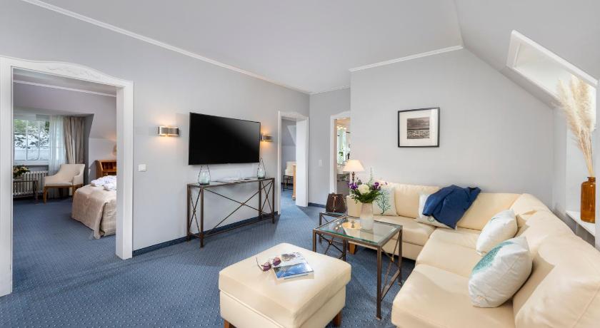 Image of Deluxe Suite with Sea View 0