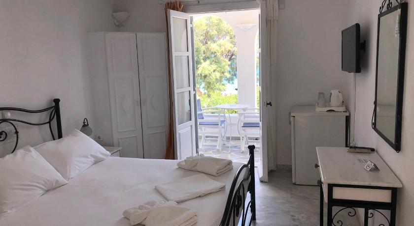 Roussos Beach Hotel photo