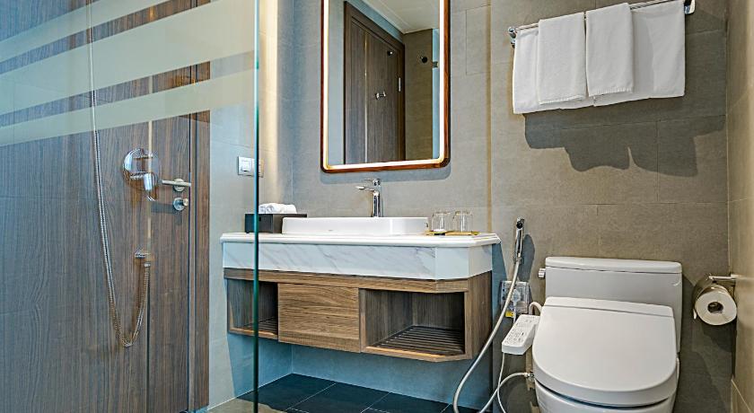 Image of Grand Ocean View King Room 2