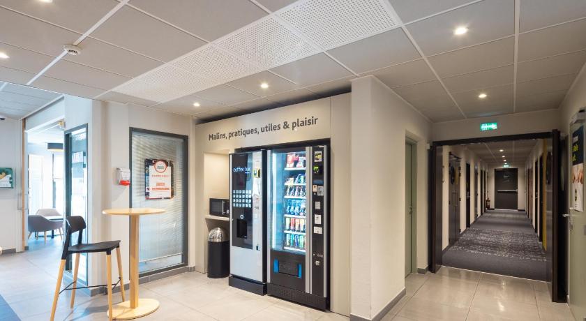 B&B HOTEL Troyes Magasins d'usine photo