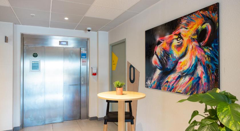 B&B HOTEL Troyes Magasins d'usine photo