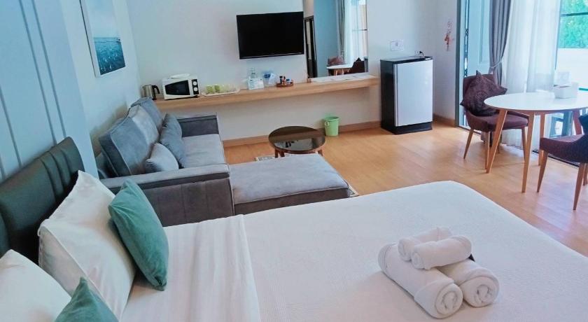 Image of Honeymoon Suite 8