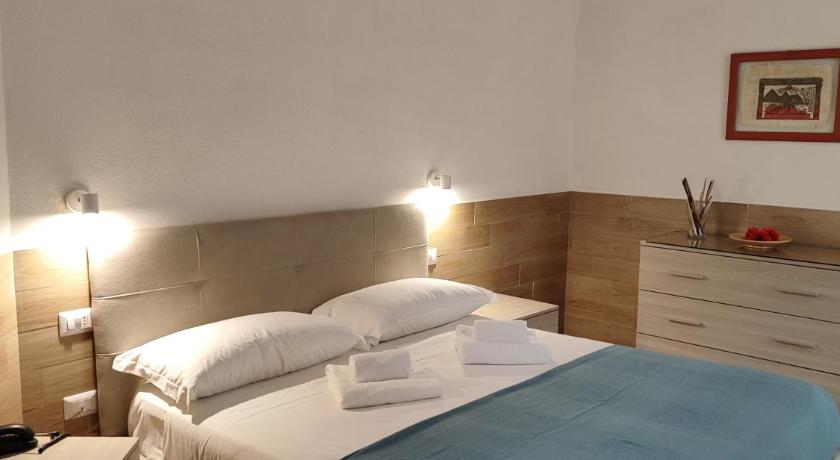 Image of Standard Double Room 3
