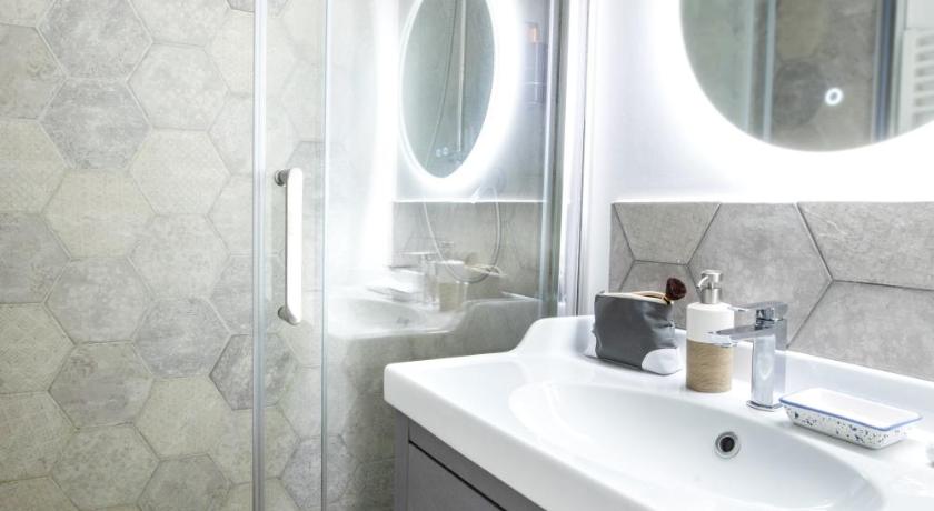 Edgar Suites Martyrs - Lebas - image 12