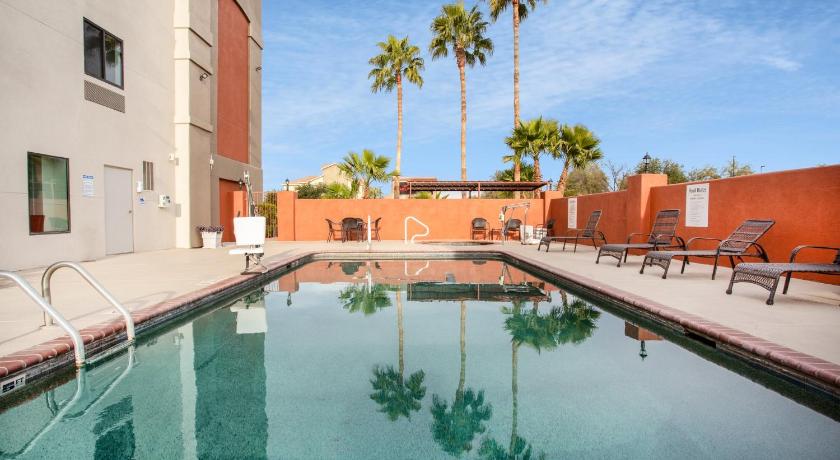 Holiday Inn Express Hotel & Suites Marana photo