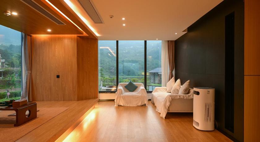 XMAN Sunrise Peaks Resort