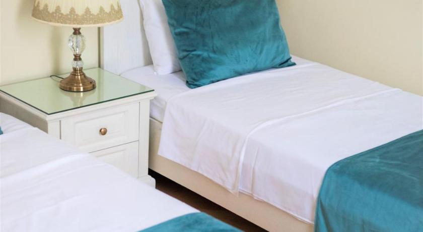 Crown Hotel photo