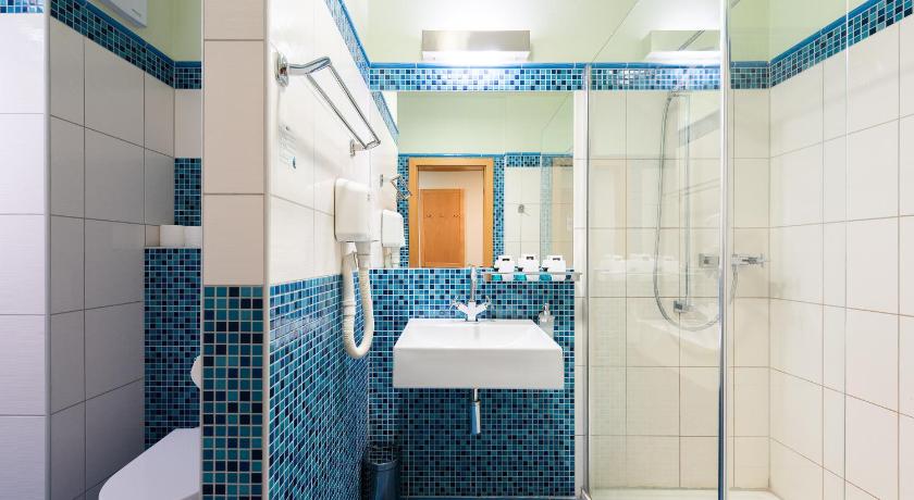 Image of Triple Room 2