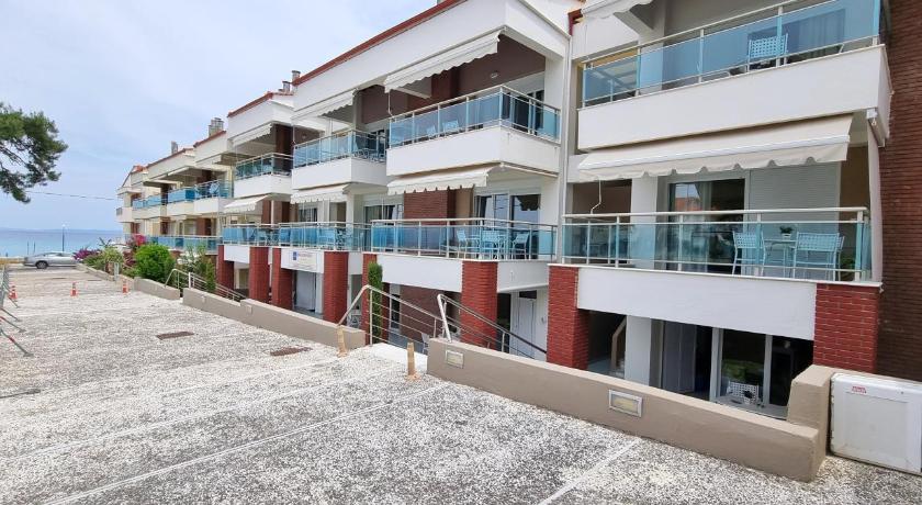 Bungalow White Apartments photo