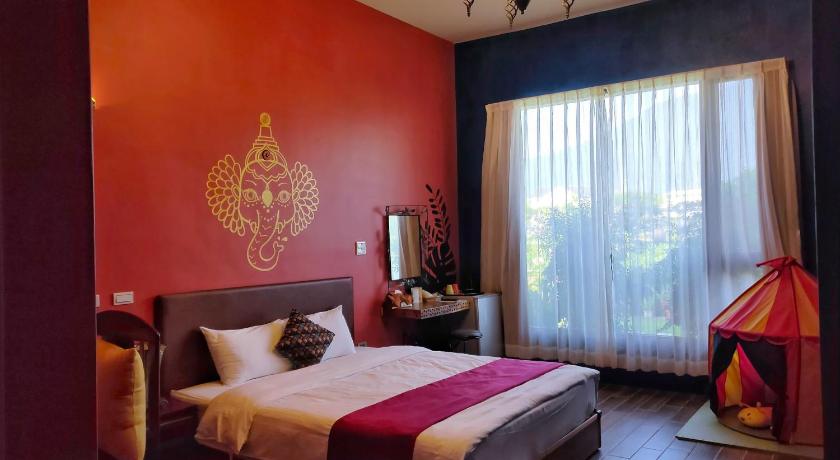 Image of Double with Garden View 1