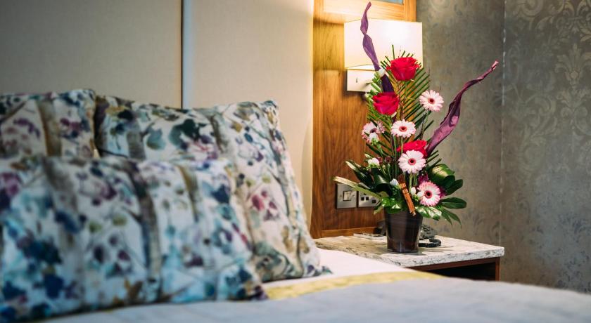 The Valley Hotel & Carriage Gardens photo