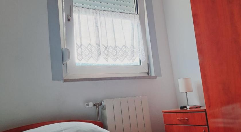 Image of Single Room 6