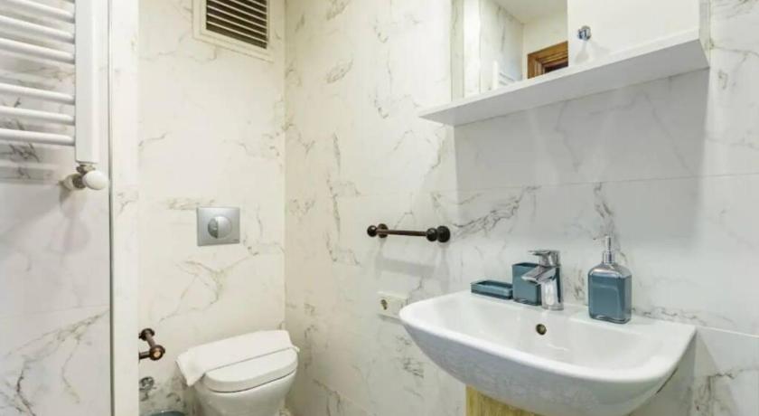Characteristic and Wooden Fully-Equipped Flat - image 9