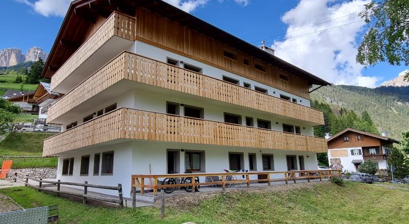 Stella Alpina — Hotel in Campitello di Fassa
