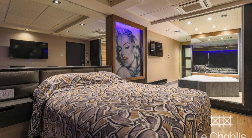 Image of Deluxe Suite 12