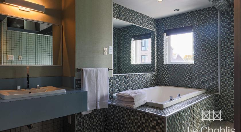 Image of Deluxe Suite 16