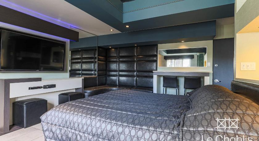 Image of Deluxe Suite 8