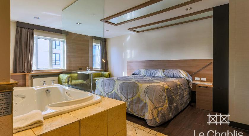 Image of Deluxe Suite 6