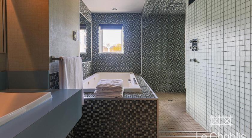 Image of Deluxe Suite 13