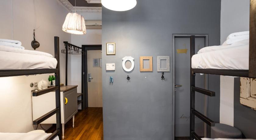 Image of Quadruple Room with 4 Bunk Beds 7