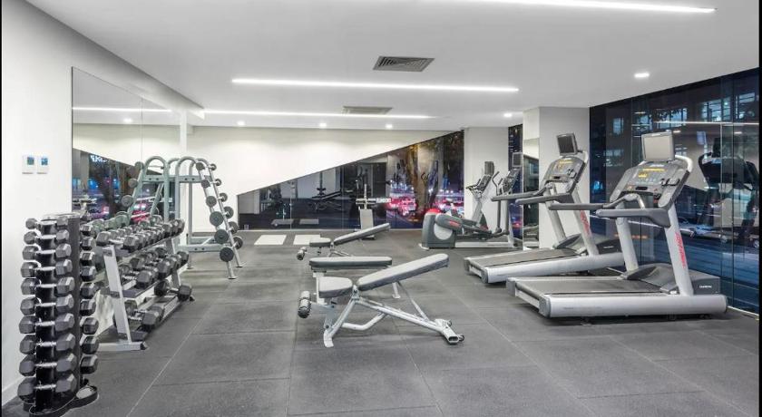 2 Bedroom Apartment with Balcony, Views of Yarra River and Sunrise in Melbourne CBD photo