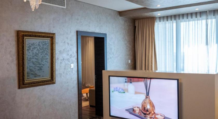Image of Suite 8