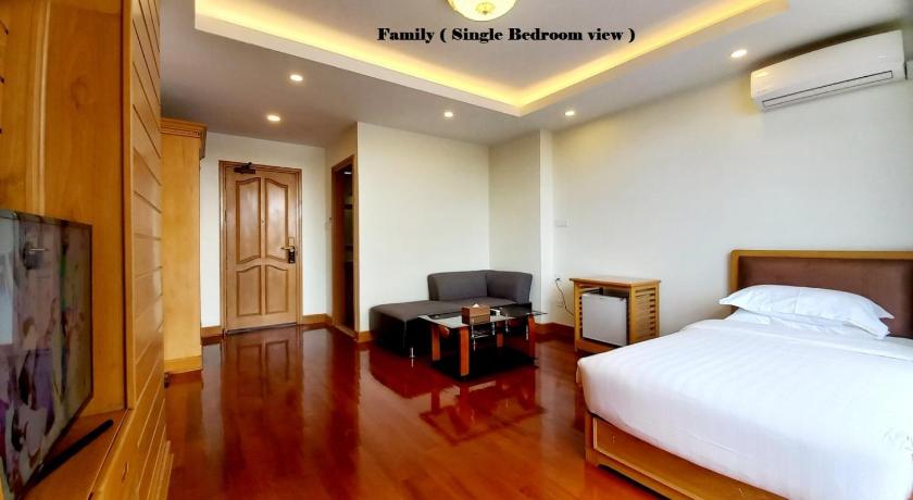 Image of Family Room 10