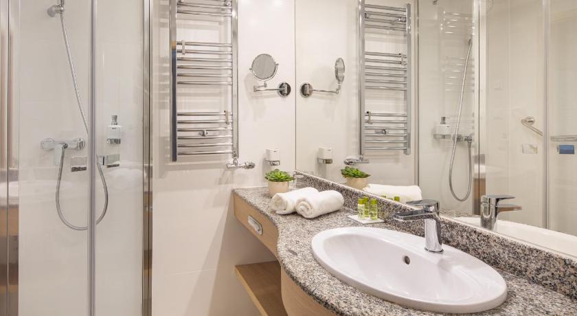 Image of Comfort Twin Room With Balcony 2