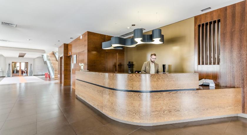 バタリャ Hotel Villa Batalha 4つ星 ホテル プール