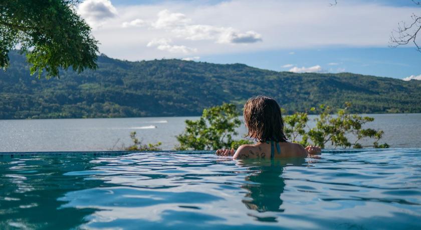 Sauce Lodge - Laguna Azul photo