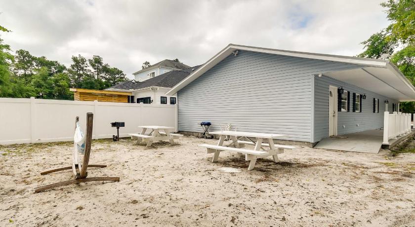 Atlantic Beach Vacation Rental with Shared Grill! — Hotel in Myrtle Beach (SC)