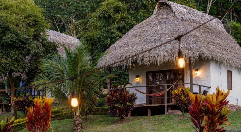 Sauce Lodge - Laguna Azul photo