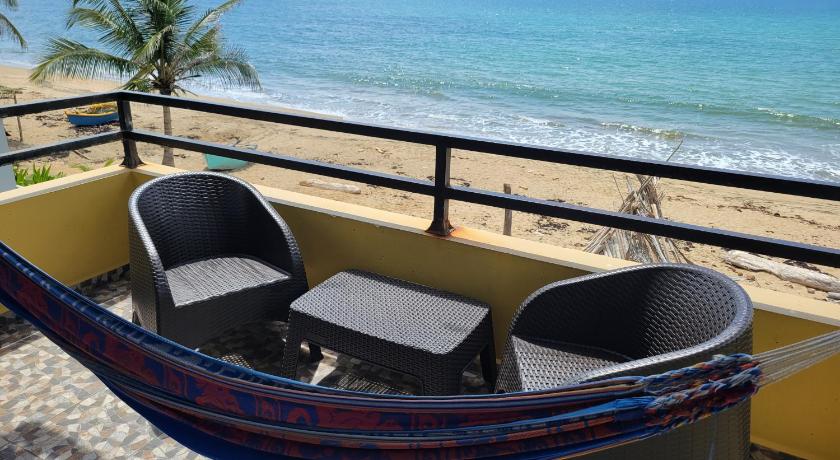 Yaeliz Front Beach photo