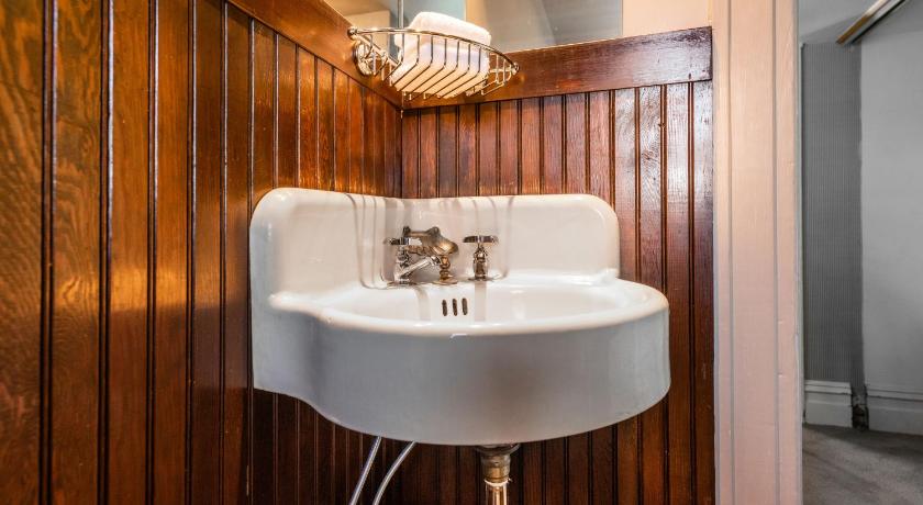 Seattle Gaslight Inn photo