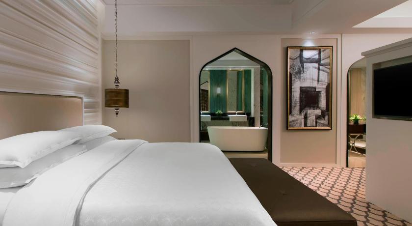 Image of Presidential Suite, 1 King, Bathrooms: 2 1