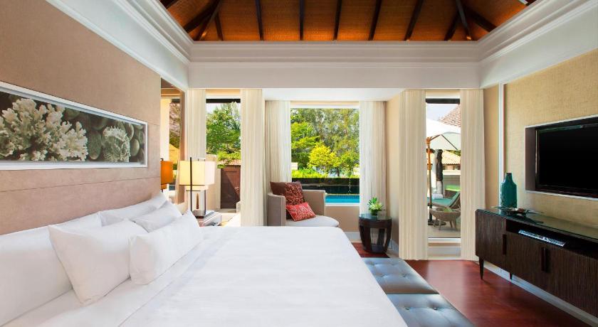 รูปของ1 Bedroom Villa, 1 King, Beachfront, Private pool 2