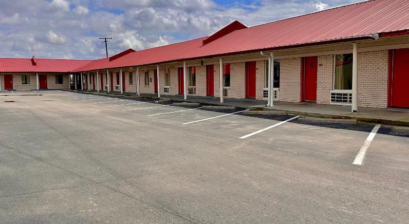 Relax Inn Mcgehee photo