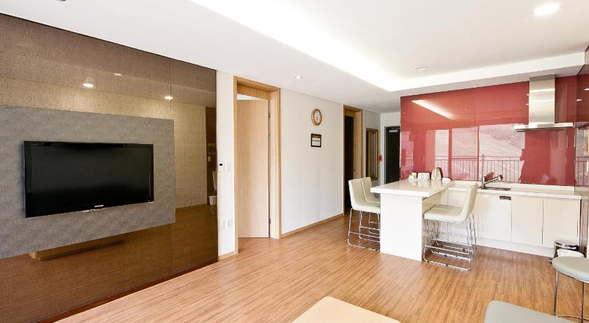 Image of Sonobelle Tower A Standard Suite with Kitchen - Bed Type Randomly Assigned 3