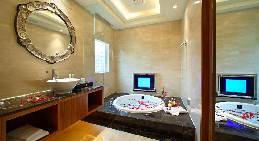 Image of Business Double Room with Spa Bath - Addition Parking Space Accessible 2