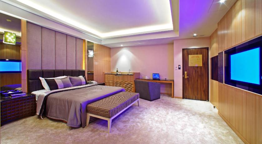 Image of Business Double Room with Spa Bath - Addition Parking Space Accessible 3