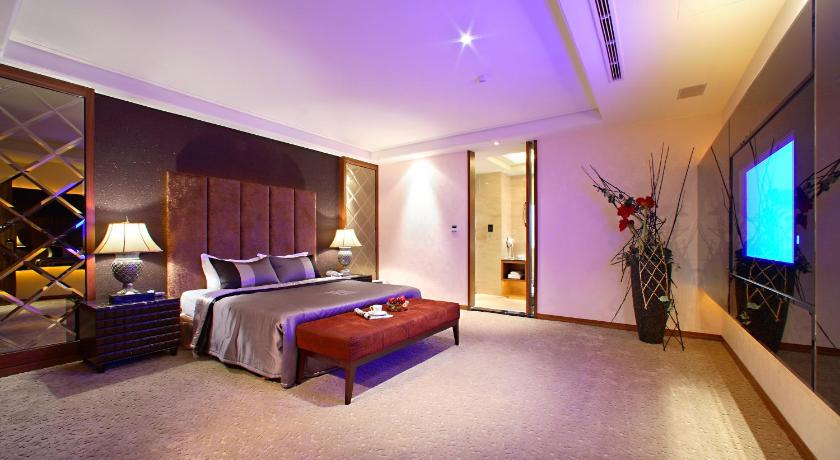 Image of Business Double Room with Spa Bath - Addition Parking Space Accessible 0