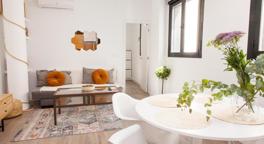 Sevilla GoToSeville Faustino Flats 4-Star Guesthouse pool