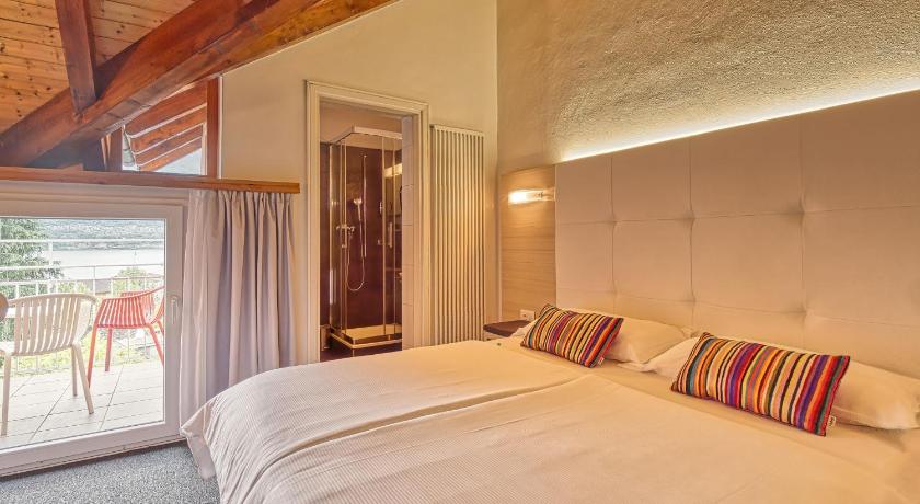 Image of Double Room with Lake View 2