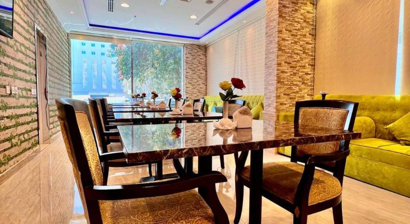 Dream Palace Hotel - image 4