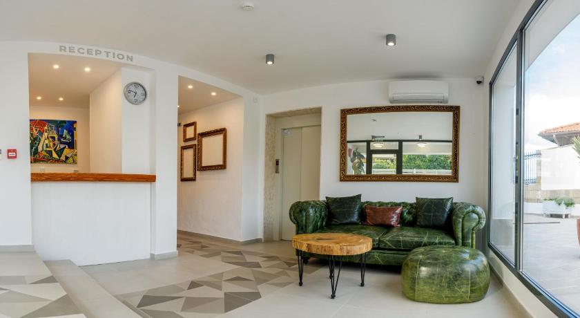 JI HOTEL - image 9