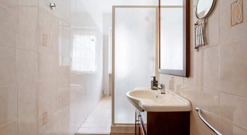 Image of Double Room with Private Bathroom 2