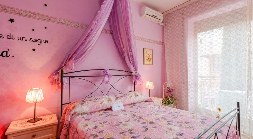 Image of Double Room with Shared Bathroom 5